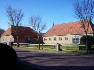 Buitenaanzicht groepsaccommodatie Buitenaanzicht groepsaccommodatie